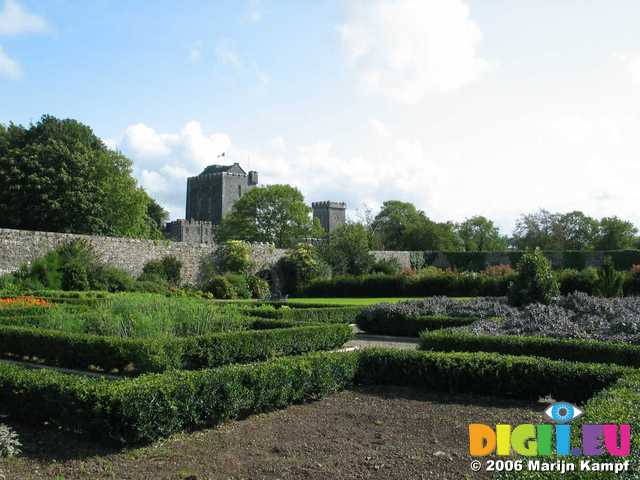 19478 Knappogue Castle from walled garden